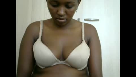 Snapshot of sexy_ebony_bliss chatting on January 16, 5:21 am adasa online show from January 16, 5:21 am