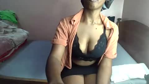 Snapshot of sexy_ellahh chatting on September 29, 10:31 am Ellahh online show from September 29, 10:31 am
