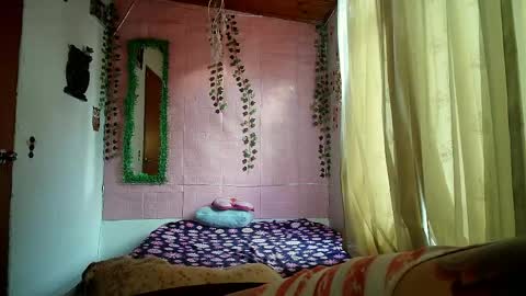 sexy lolas online show from April 2, 10:29 pm