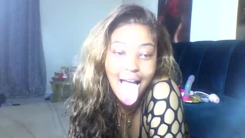 sexy pigeon online show from April 8, 5:20 am