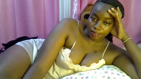 laura online show from February 22, 7:04 pm