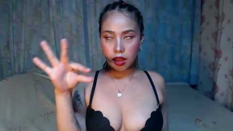 jean online show from December 5, 8:21 pm