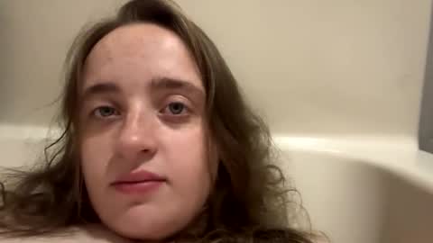 Snapshot of sexykitten2519535 chatting on October 27, 5:08 pm sexykitten2519535 online show from October 27, 5:08 pm