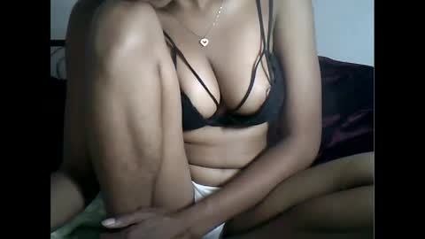 Snapshot of sexylarra12 chatting on February 25, 4:57 pm sexylarra12 online show from February 25, 4:57 pm