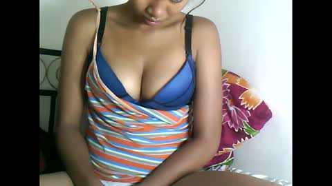 Snapshot of sexylarra12 chatting on January 17, 2:50 am sexylarra12 online show from January 17, 2:50 am