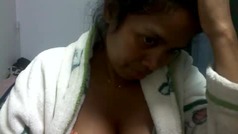 Snapshot of sexylarra12 chatting on September 25, 6:45 am sexylarra12 online show from September 25, 6:45 am