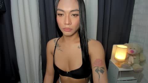 maxine online show from November 17, 7:53 am