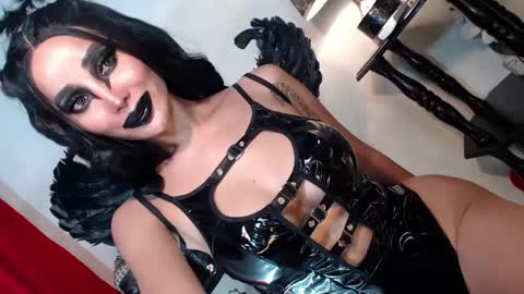 Snapshot of sexylusty2258 chatting on January 10, 3:39 am Queen Sofia online show from January 10, 3:39 am