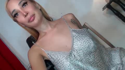 Snapshot of sexylusty2258 chatting on December 14, 2:44 am Queen Sofia online show from December 14, 2:44 am