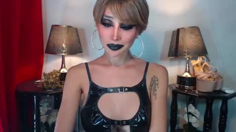 Snapshot of sexylusty2258 chatting on October 5, 11:04 am Queen Sofia online show from October 5, 11:04 am
