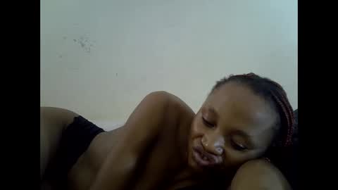 Snapshot of sexypetite4 chatting on October 1, 10:09 am SHARON online show from October 1, 10:09 am