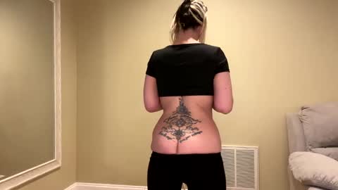 Sexypiglet2728 online show from February 8, 2:15 am