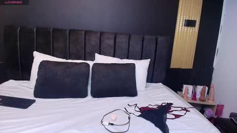 Snapshot of sexyrachel_ chatting on October 4, 12:00 pm R A C H E L online show from October 4, 12:00 pm