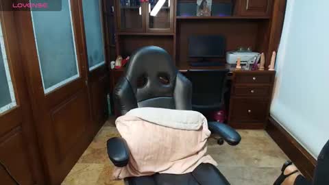 R A C H E L online show from January 10, 12:10 pm