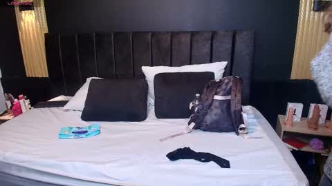 Snapshot of sexyrachel_ chatting on October 1, 11:59 am R A C H E L online show from October 1, 11:59 am