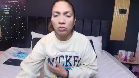 Snapshot of sexyrachel_ chatting on October 5, 12:10 pm R A C H E L online show from October 5, 12:10 pm