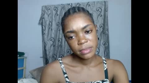 Snapshot of sexyxbunnyxx chatting on February 5, 10:22 pm Blue online show from February 5, 10:22 pm