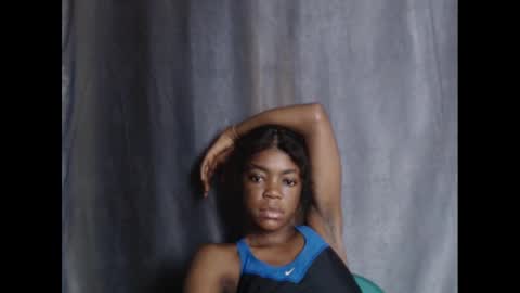 Snapshot of sexyxbunnyxx chatting on December 8, 12:41 pm Blue online show from December 8, 12:41 pm