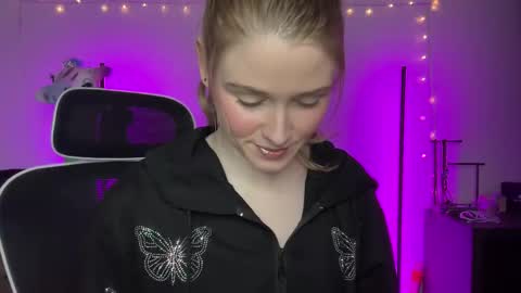 shadebabe online show from March 9, 7:01 am