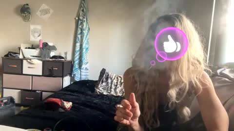 Snapshot of shamanwoman chatting on December 23, 5:11 pm Shaman Woman online show from December 23, 5:11 pm