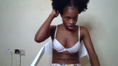 Snapshot of shania_sleigh chatting on December 15, 10:07 am shania_sleigh online show from December 15, 10:07 am
