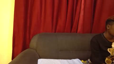Snapshot of shania_sleigh chatting on December 22, 6:37 pm shania_sleigh online show from December 22, 6:37 pm