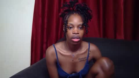 Snapshot of shania_sleigh chatting on December 31, 7:29 pm shania_sleigh online show from December 31, 7:29 pm