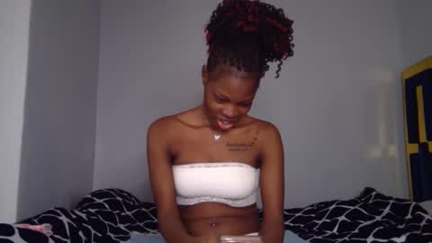 Snapshot of shania_sleigh chatting on January 17, 8:34 am shania_sleigh online show from January 17, 8:34 am