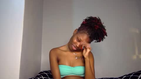 Snapshot of shania_sleigh chatting on January 17, 6:44 pm shania_sleigh online show from January 17, 6:44 pm
