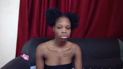 Snapshot of shania_sleigh chatting on December 13, 9:58 am shania_sleigh online show from December 13, 9:58 am