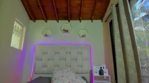 Shana online show from November 6, 4:13 pm