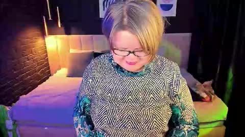 Shannon online show from February 4, 1:14 pm