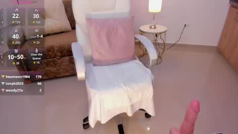 Shantall wills online show from November 11, 8:06 pm