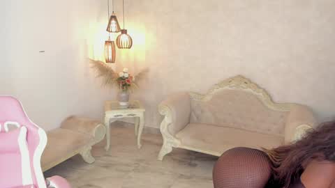 ShantallKnowles online show from December 16, 6:27 pm