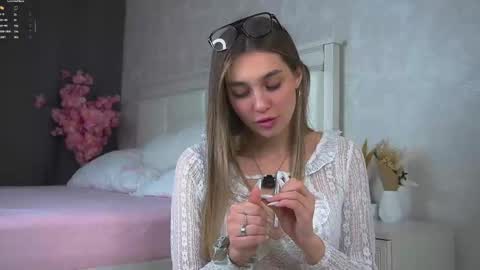 Ellysa and Mila online show from February 8, 11:25 am