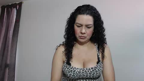 sharickleon11 online show from February 24, 10:36 pm