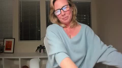 Sharkgirl online show from January 14, 1:15 am