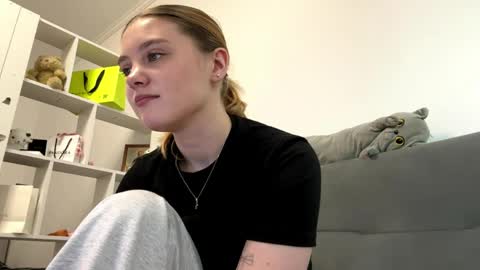 Delia online show from April 12, 12:19 pm