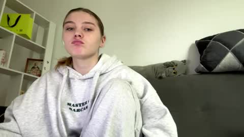 Delia online show from April 11, 12:09 pm