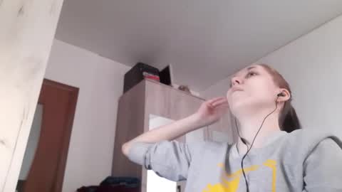 Annette online show from February 19, 7:52 am