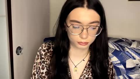 Alice online show from April 13, 4:19 pm