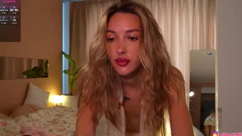 Melissa online show from September 19, 2:43 am