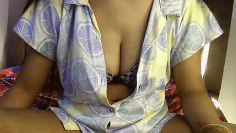 Snapshot of shiri_hot chatting on October 11, 4:06 am Siri online show from October 11, 4:06 am