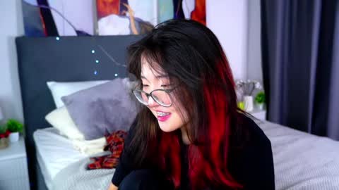 Naomi online show from April 4, 1:43 pm