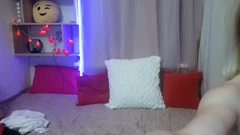 shy_girl80 online show from January 31, 7:11 pm