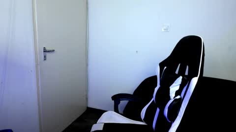 shy_nerd_babyy online show from July 28, 3:32 pm