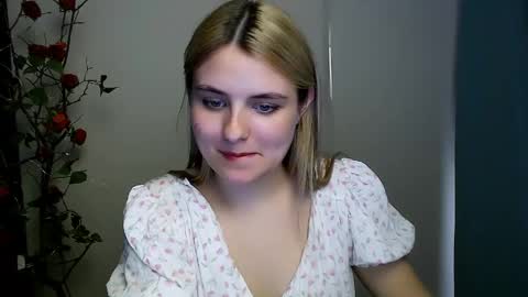 shy_sabrina_ online show from April 17, 8:55 pm