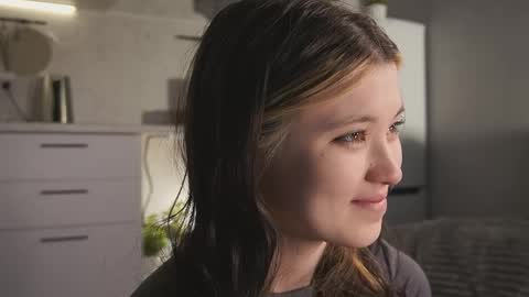 Akemi online show from April 1, 3:09 pm