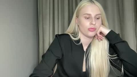 Shy Fox online show from April 8, 5:37 pm