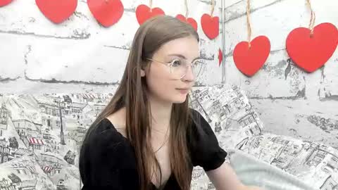 Snapshot of shyly_lisa chatting on October 18, 2:47 am shyly_lisa online show from October 18, 2:47 am